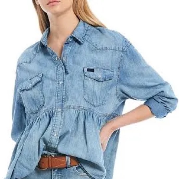 *NWT* FREE PEOPLE Dylan Babydoll Ruffle Buttondown in Chambray — XS - Picture 7 of 9